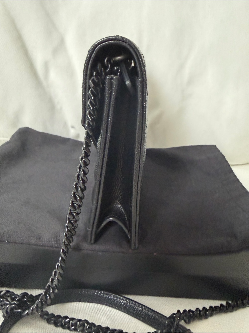 Saint Laurent Envelope Chain Wallet black monochrome design . - Picture 4 of 12